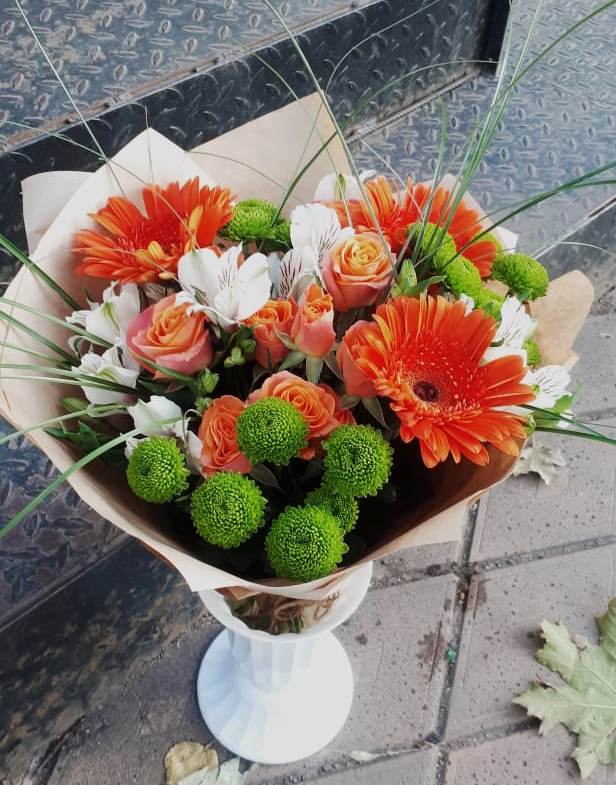Букет цветов из: Герберы, Хризантемы, Альстромерии и Розы в Новониколаевской