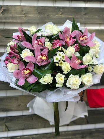 Букет цветов из: Розы и Хризантемы в Новониколаевской