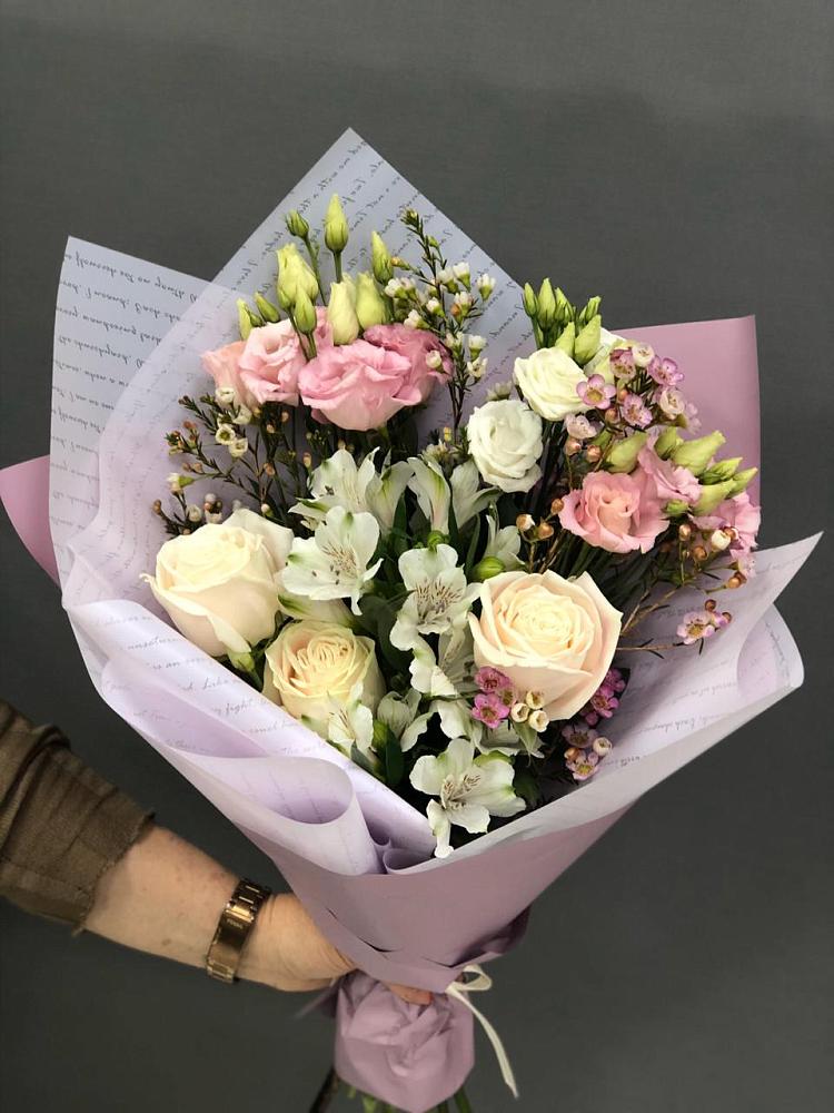 Букет цветов из: Альстромерии, Розы и Лизиантусы в Новониколаевской