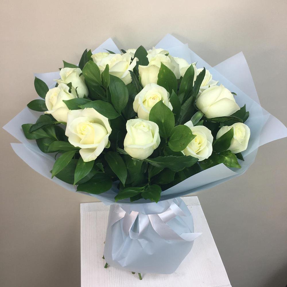 Букет 15 Белых роз Проуд в Новониколаевской