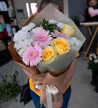 Букет цветов из:  Герберы, Розы и Хризантемы в Новониколаевской