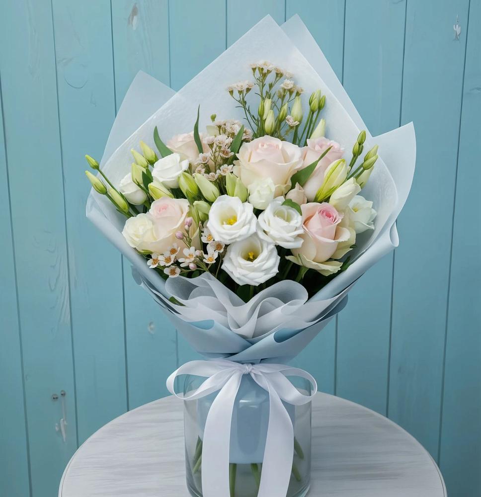 Букет цветов из: Розы и Лизиантусы в Новониколаевской