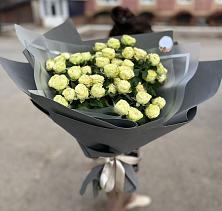 Букет Белые кустовые розы Солинеро в Новониколаевской