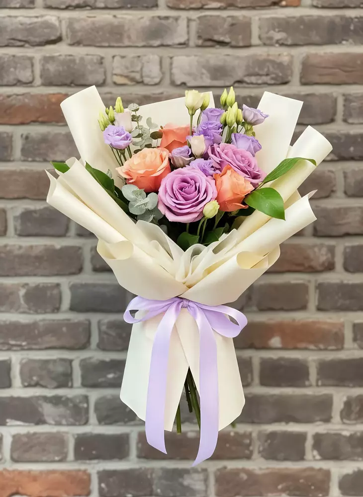 Букет цветов из: Лизиантусы и Розы в Новониколаевской