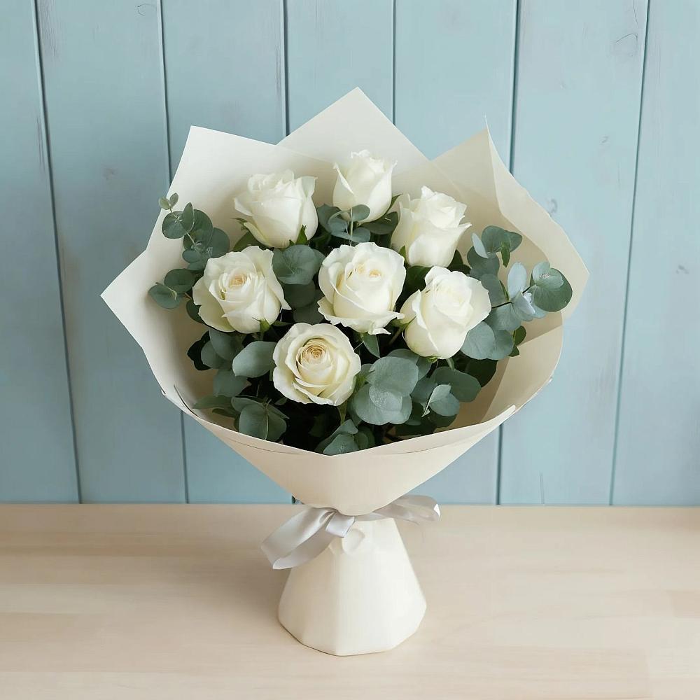 Букет Белые розы в Эвкалипте в Новониколаевской