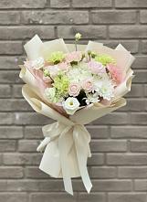 Букет цветов из:  Гвоздики, Розы, Лизиантусы и Хризантемы #REPLACE_PRED# Новониколаевской