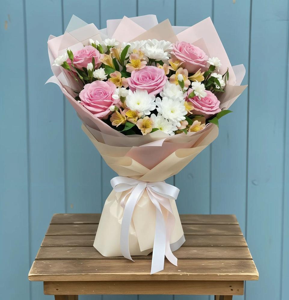 Букет цветов из: Гвоздики, Орхидеи и Розы в Новониколаевской