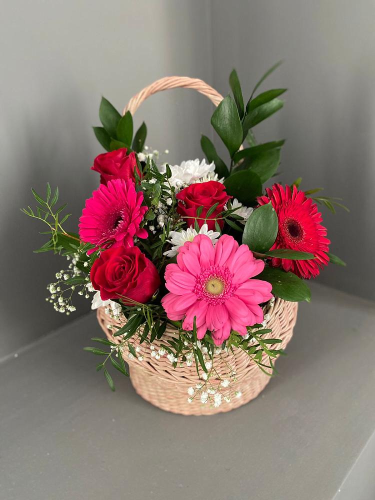 Цветочная композиция из Розы, Хризантемы и Герберы в корзине в Новониколаевской
