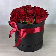 Цветочная композиция из Розы в шляпной коробке в Новониколаевской
