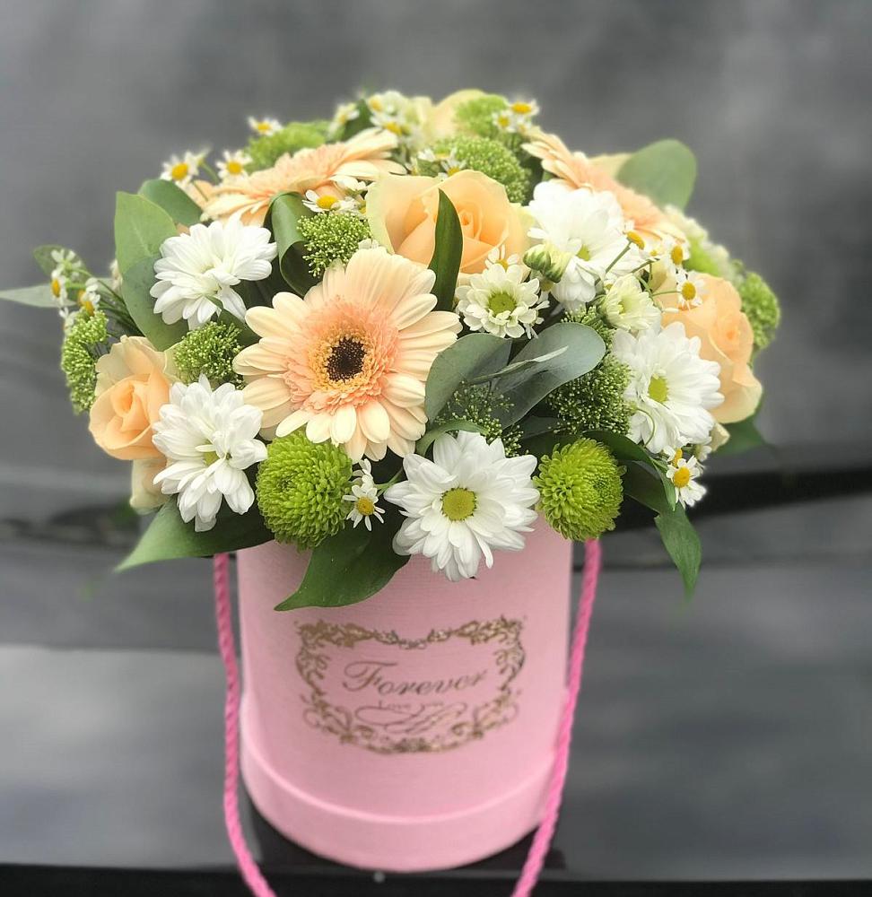 Цветочная композиция из Розы, Герберы и Хризантемы в шляпной коробке в Новониколаевской