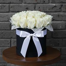 Цветочная композиция из Розы в шляпной коробке в Новониколаевской